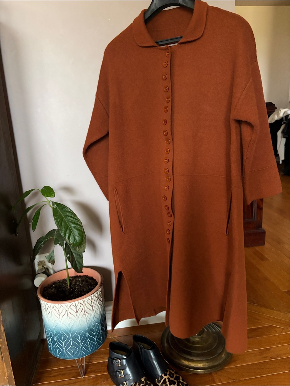 Vintage-Inspired Rust Button-Front Womenโs Duster Coat